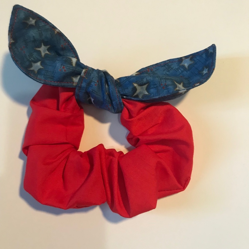 NWOT Scrunchie with Removable Bow